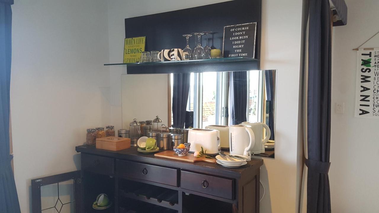 Lewi Waters Bed and Breakfast Lewisham Buitenkant foto